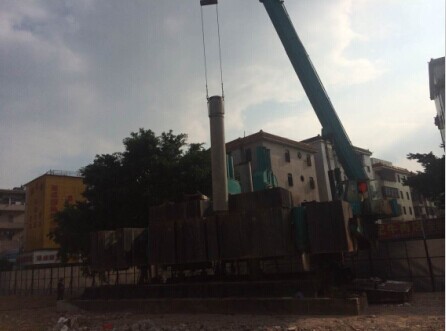 卓越橫崗?fù)d項(xiàng)目靜壓樁機(jī)施工現(xiàn)場(chǎng)